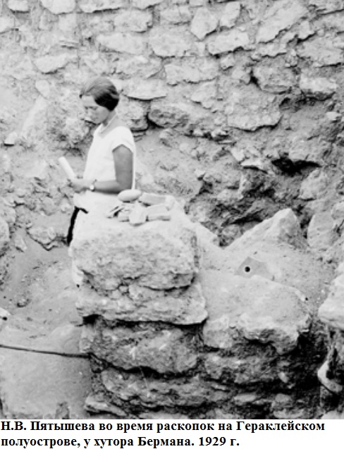2 Н.В. Пятышева во время раскопок на Гераклейском полуострове, у хутора Бермана. 1929 г..jpg