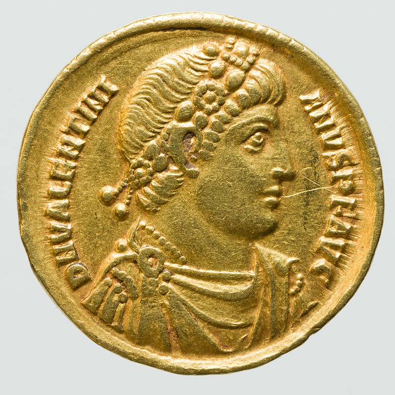 Gold_Solidus_of_Valentinian_II_-_obverse_YORYM_1998_853.jpg